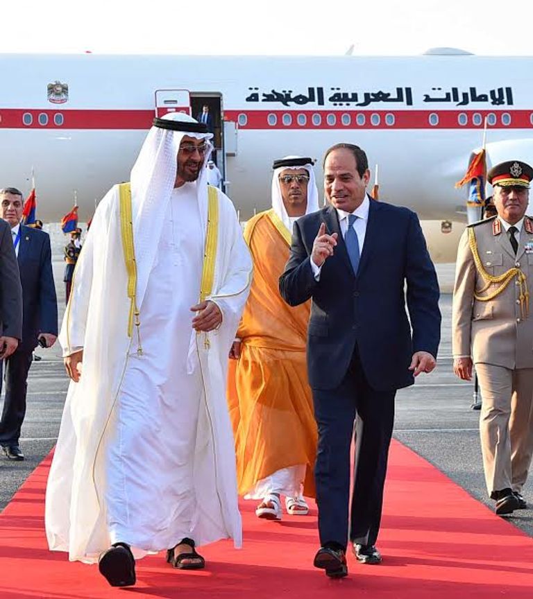 السيسي في مقدمة مستقبلي الشيخ محمد بن زايد