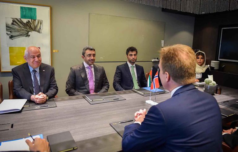 عبد الله بن زايد يلتقي وفد الخارجية النرويجية