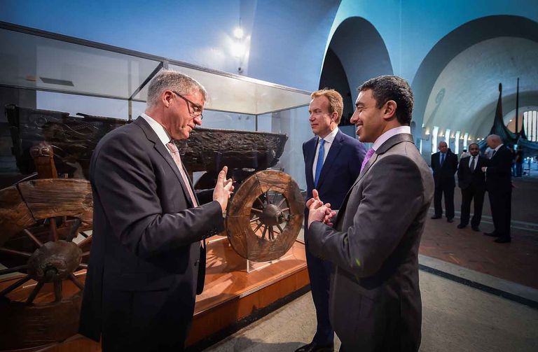 عبد الله بن زايد يزور متحف سفن الفايكنج في أوسلو