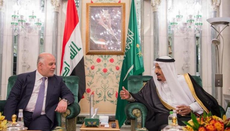 العاهل السعودي يلتقي رئيس الوزراء العراقي 