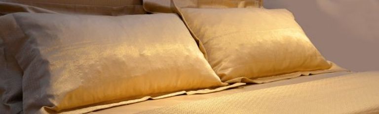 المفارش من الذهب والحرير