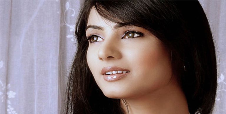 10 نجمات في بوليوود تخطين سن الأربعين ومازلن جميلات