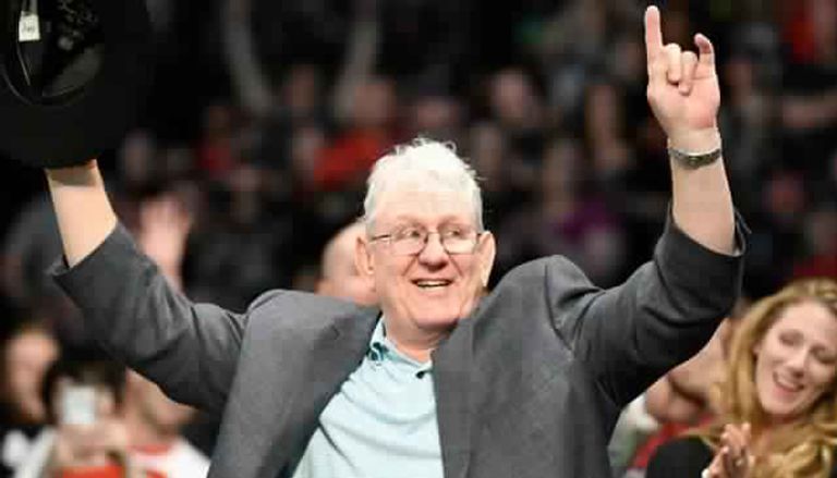 جيندر ماهال يحتفظ ببطولة WWE