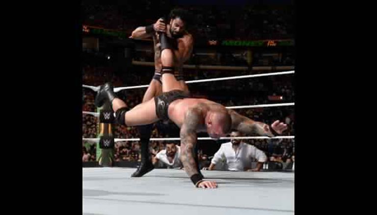 جيندر ماهال يحتفظ ببطولة WWE