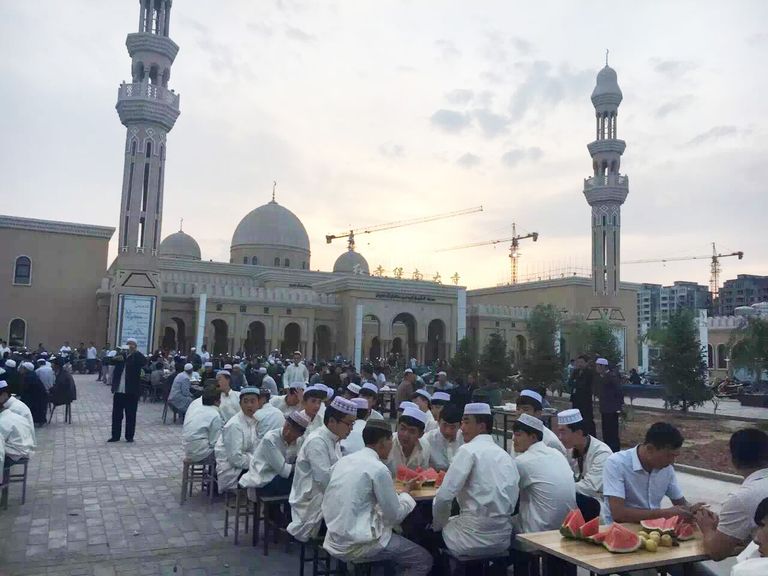 إفطار صائم في مسجد الشيخ زايد بالصين  توزيع طرود غذائية بالقدس الشريف