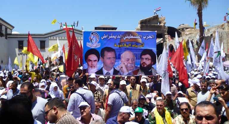 رفع صورة قادة إيران وحلفائهم في يوم القدس بسوريا