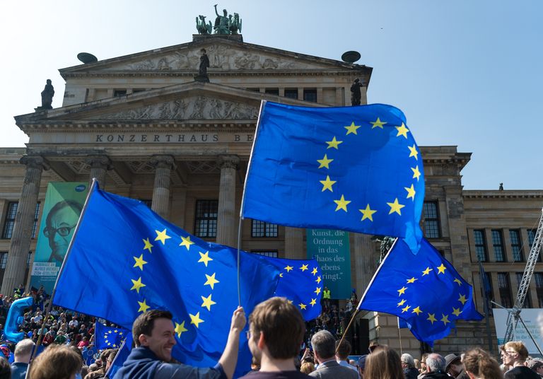 الملكة إليزابيث تعرض خطة ماي - أ. ف. ب