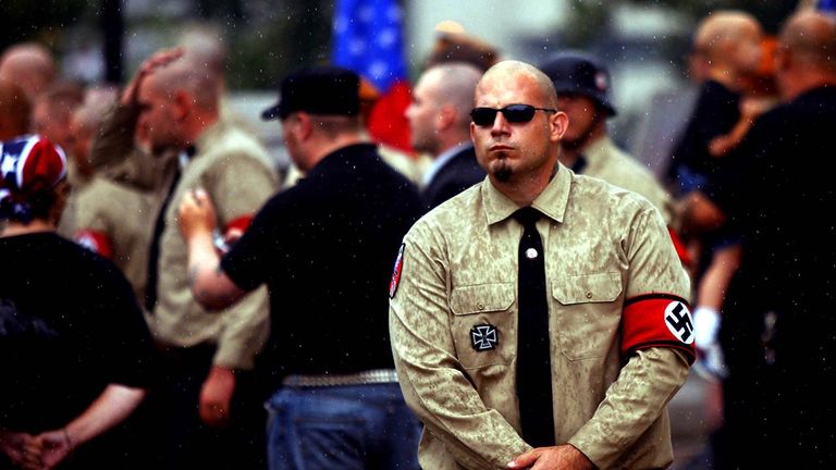 أنصار التيار اليميني الألماني المتطرف في تظاهرة بألمانيا (رويترز)