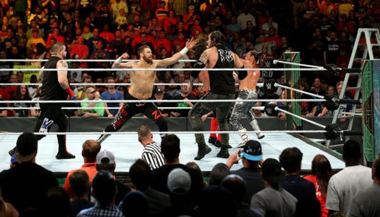 بارون كوربن يفوز بنزال "موني إن ذا بنك"