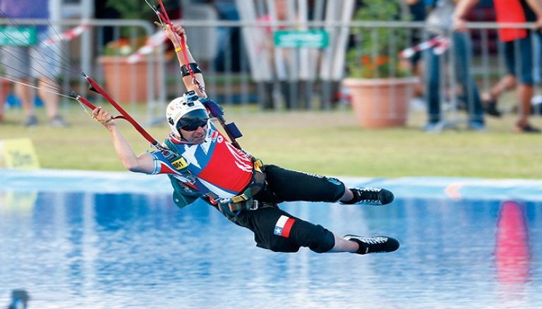 بطولة العالم للقفز بالمظلات والتزحلق على الماء