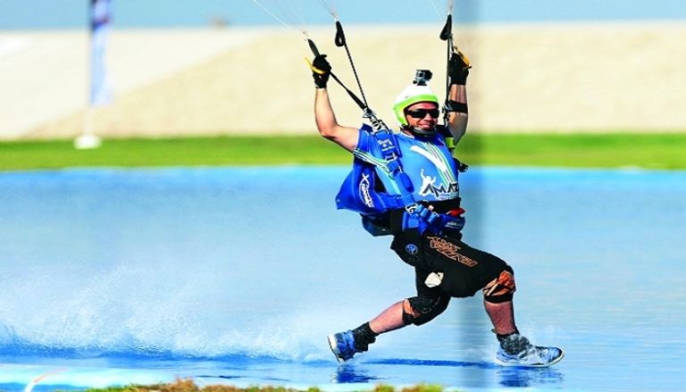 بطولة العالم للقفز بالمظلات والتزحلق على الماء