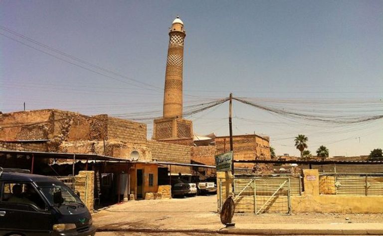 يقع جامع النوري ومنارة الحدباء التاريخية في غرب الموصل