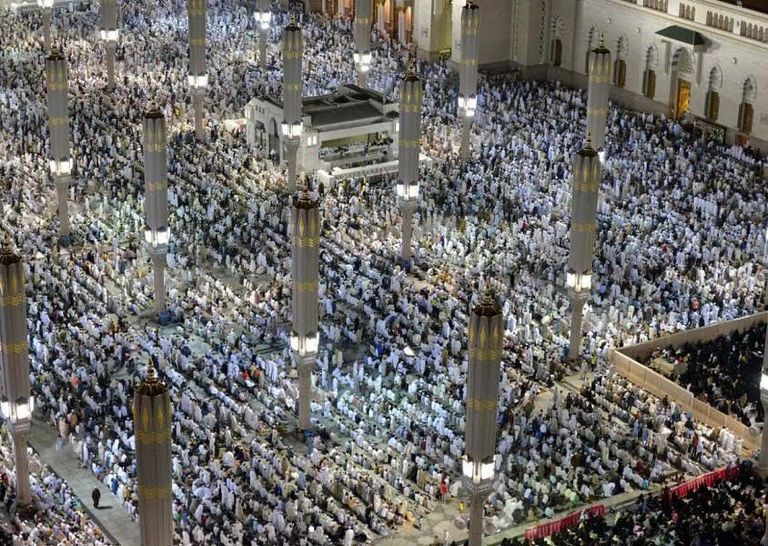 إحياء ليلة القدر.. تتنوع الدول والتضرع وَاحِدُ