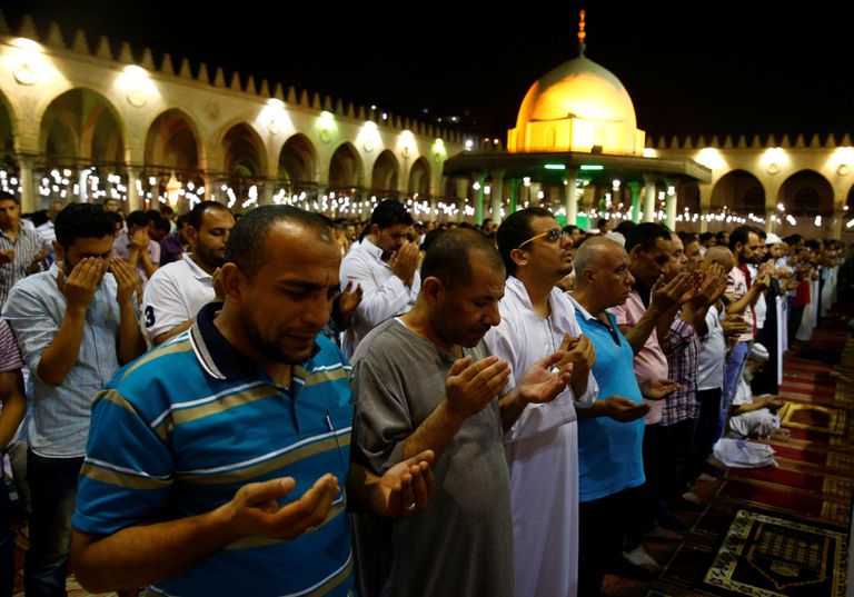 إحياء ليلة القدر.. تتنوع الدول والتضرع وَاحِدُ