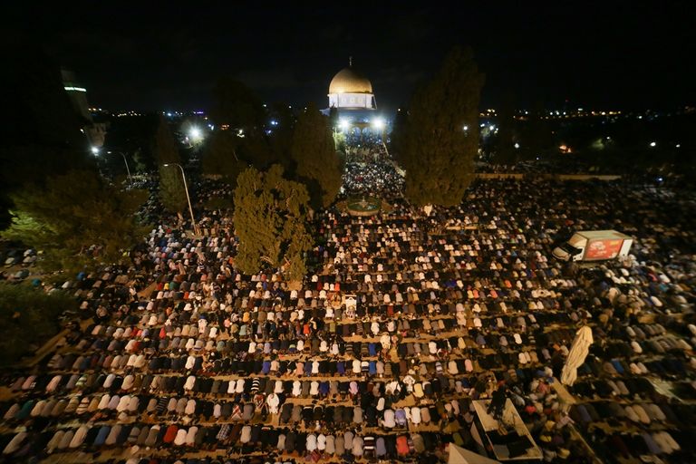 إحياء ليلة القدر.. تتنوع الدول والتضرع وَاحِدُ