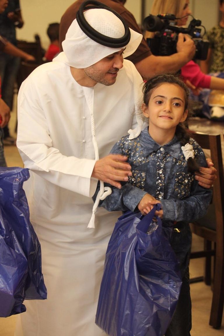 سفارة الإمارات بالاردن تشرف على تنفيذ مشروع كسوة وزكاة عيد الفطر