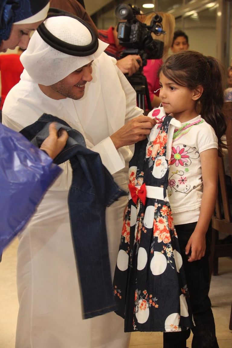 سفارة الإمارات بالاردن تشرف على تنفيذ مشروع كسوة وزكاة عيد الفطر