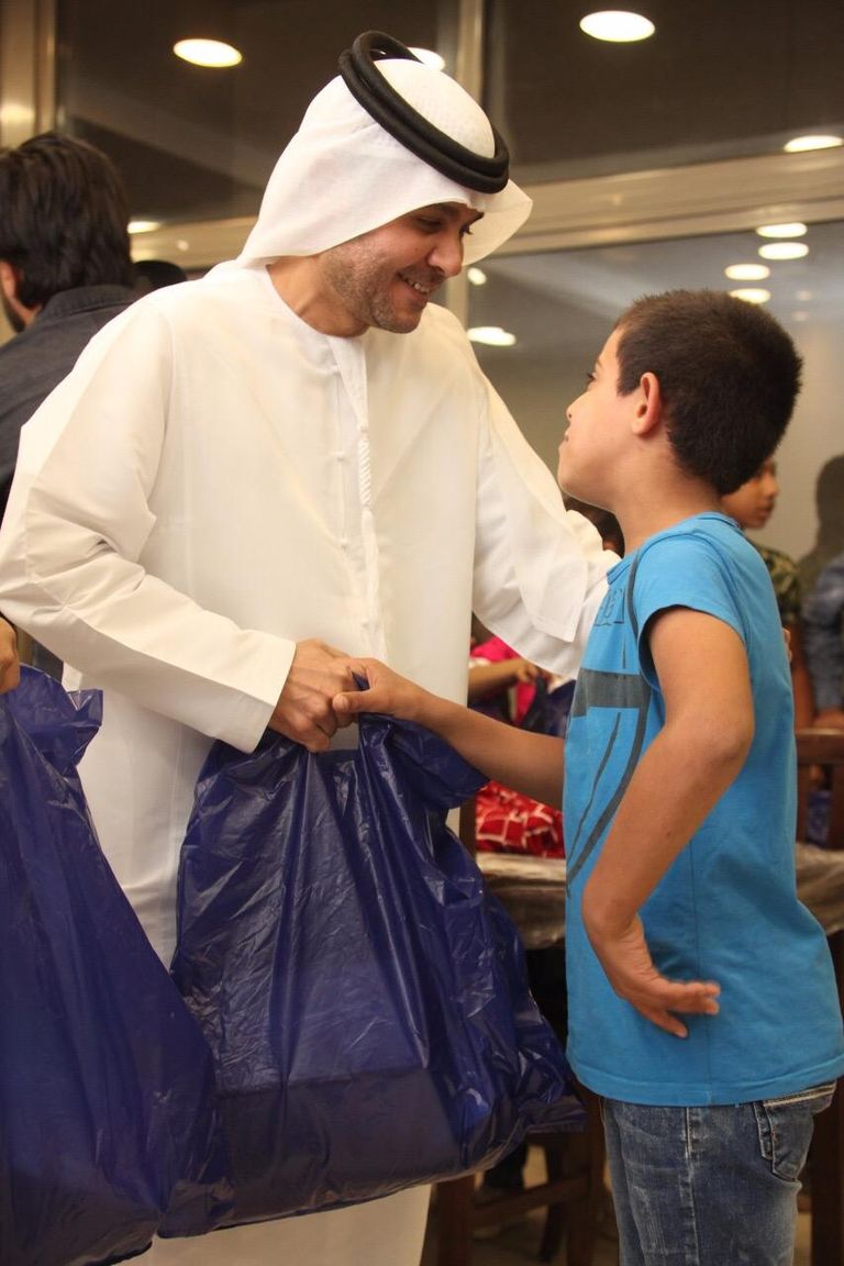 سفارة الإمارات بالاردن تشرف على تنفيذ مشروع كسوة وزكاة عيد الفطر