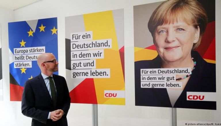 ملصقات الحزب الحاكم تحمل ألوان العلم الألماني (دويتش فيله)