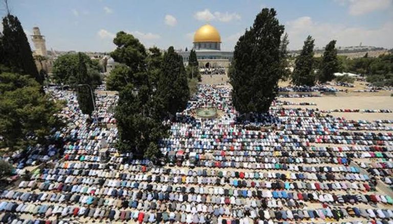 الفلسطينيون أدوا صلاة أول جمعة في رمضان بالأقصى -أرشيفية