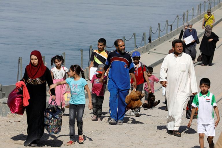 نزوح متواصل لأهالي الموصل من جحيم داعش - رويترز