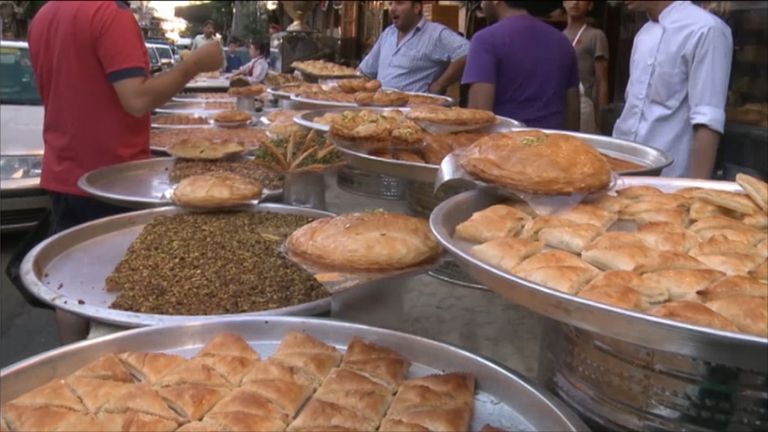 الحرب في ليبيا لم تمنع مواطنيها من الاحتفال