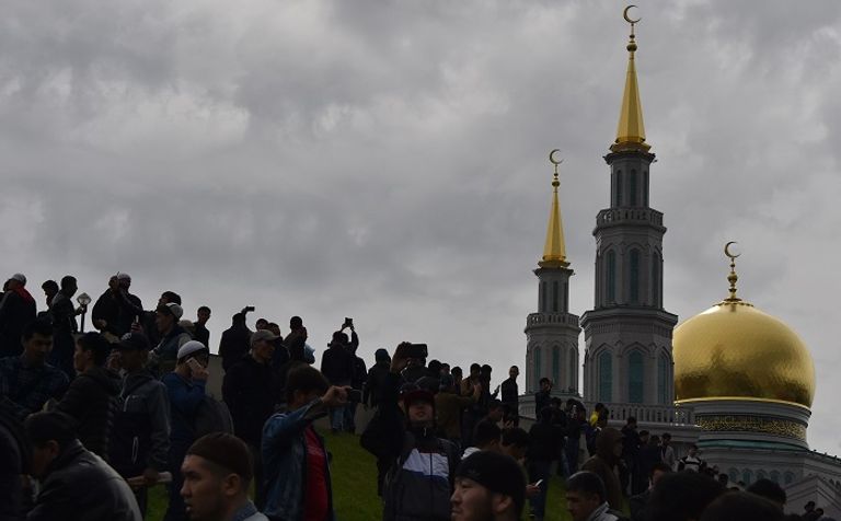 احتفالات الملسلمين بعيد الفطر حول العالم