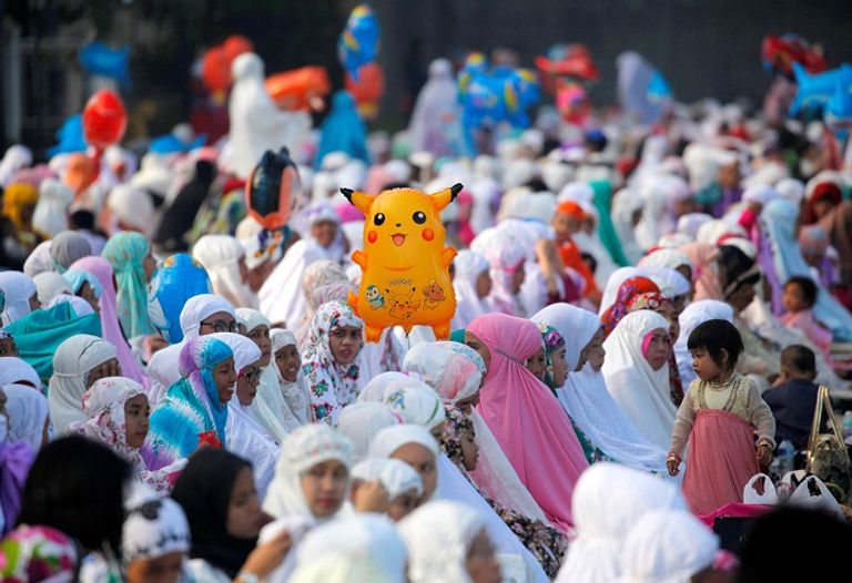 احتفالات الملسلمين بعيد الفطر حول العالم