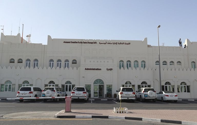 معبر أبو سمرة بين السعودية وقطر يبدو خاويا