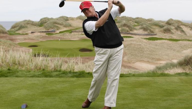 الرئيس الأمريكي دونالد ترامب في ملعب الجولف