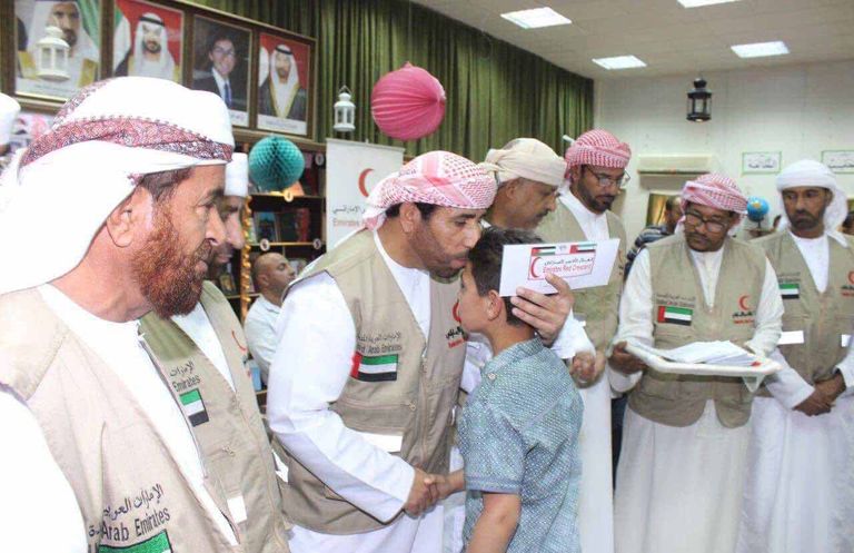 "عيال زايد" ينشرون البهجة بين اللاجئين السوريين