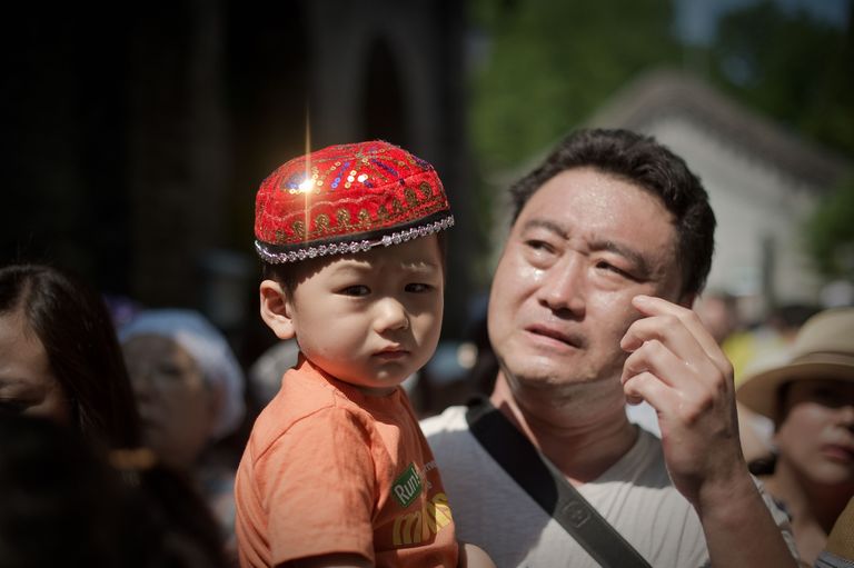 فرحة الأطفال بالعيد تبعث برسالة لأعداء الحياة