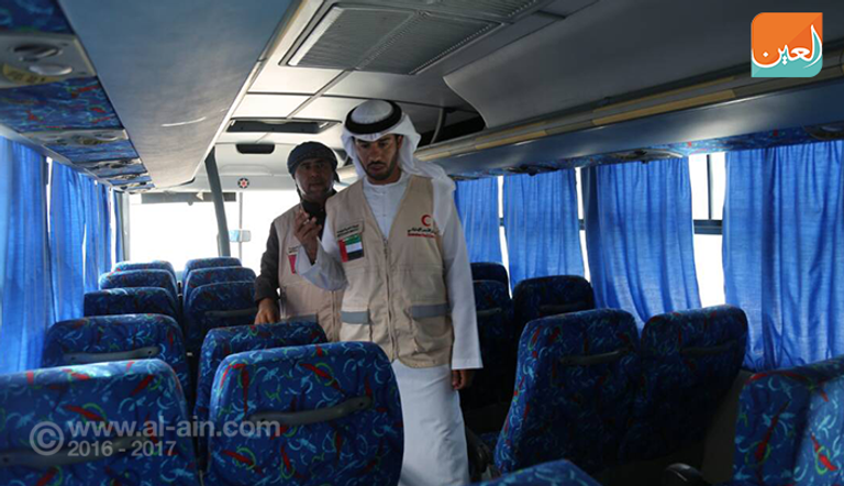 وصول الحافلات الإماراتية للمدارس والأندية في اليمن