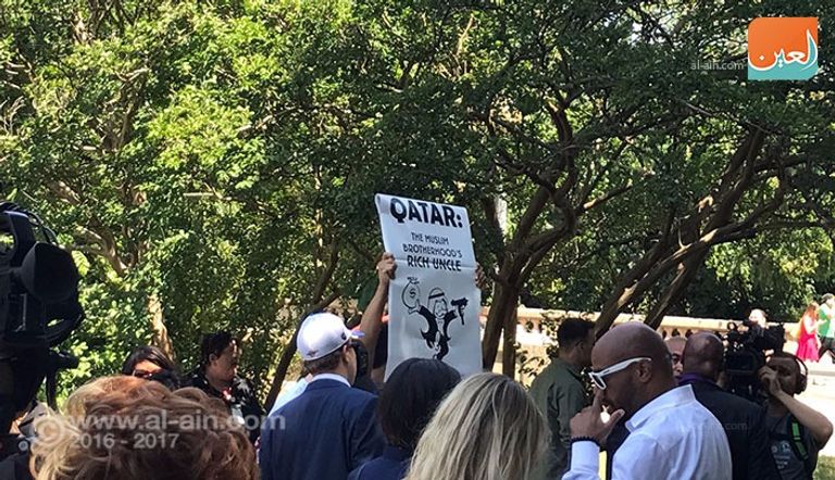 المظاهرة أمام السفارة القطرية في واشنطن