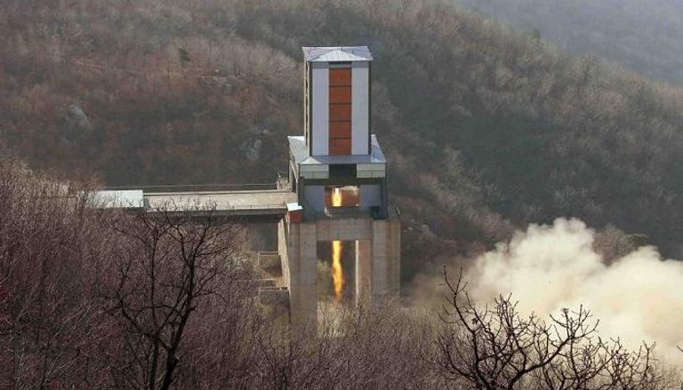 كوريا الشمالية تختبر محرك صاروخ فضائي