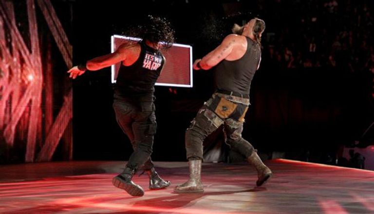 برون سترومان يعتدي على رومان رينز