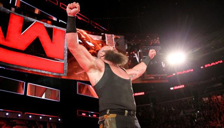 برون سترومان يعتدي على رومان رينز