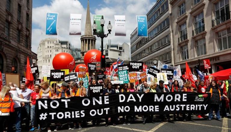 احتجاجات في لندن ضد سياسات ماي- رويترز