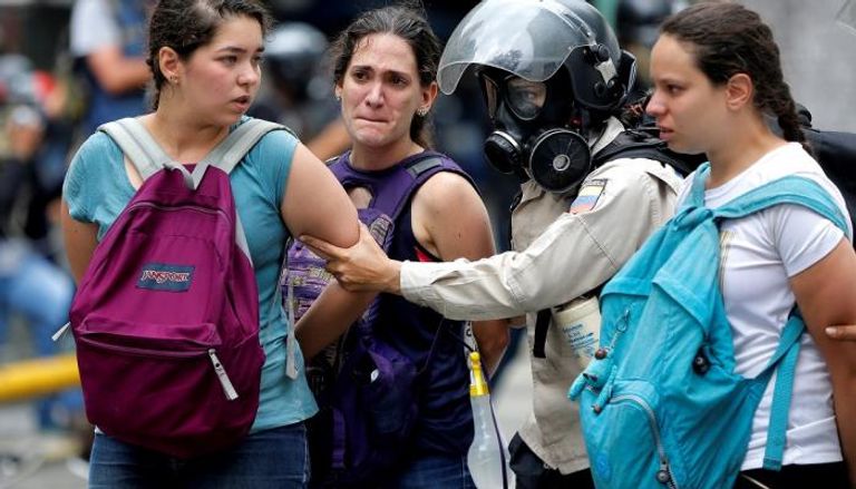 الشرطة الفنزويلية تعتقل متظاهرين - أرشيفية