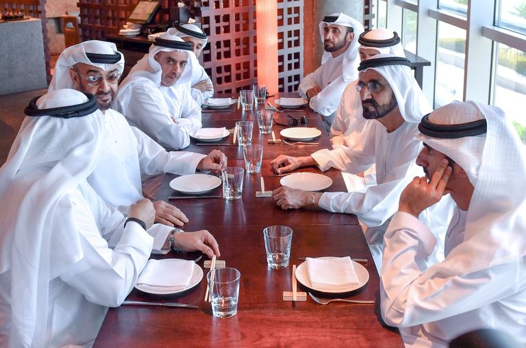 الشيخ محمد بن راشد برفقة الشيخ محمد بن زايد وعدد من شيوخ الإمارات