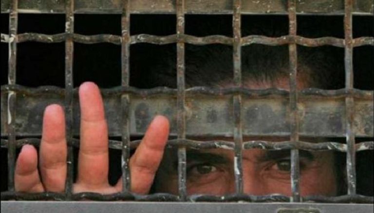 أسير فلسطيني في سجون الاحتلال الإسرائيلي