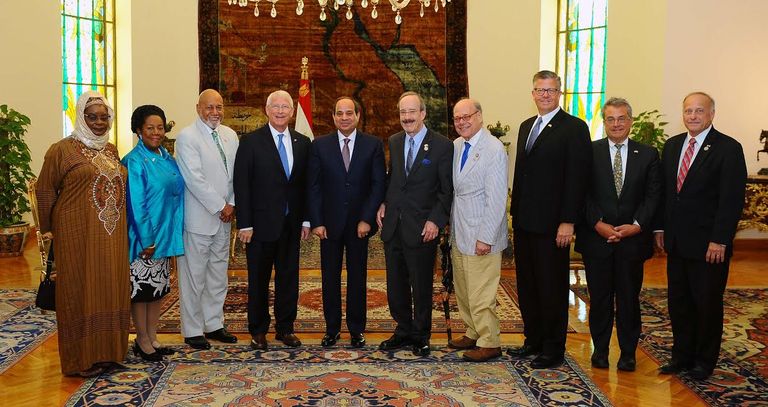 الرئيس المصري يستقبل وفدا من أعضاء الكونجرس الأمريكي