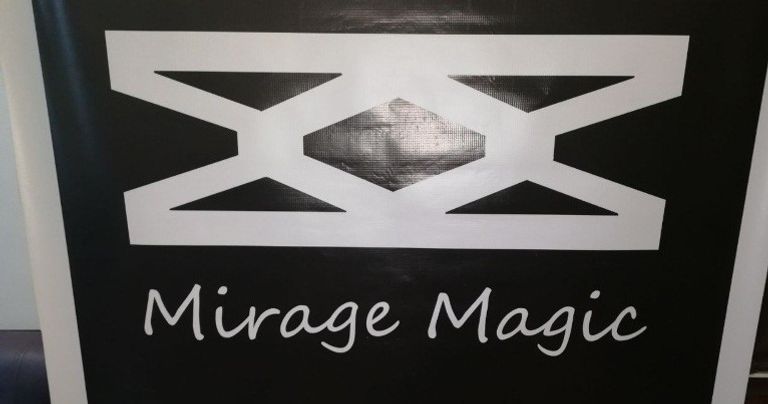 مجموعة الشباب الذين طبعوا العلامة