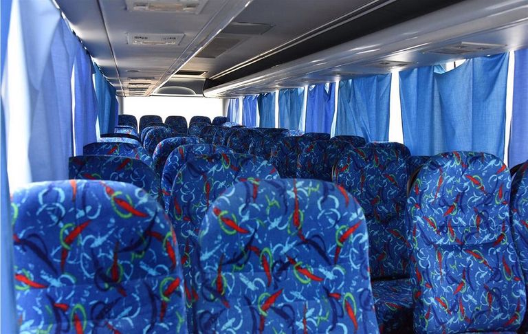 حافلات إماراتية دعما لقطاع التعليم بعدن