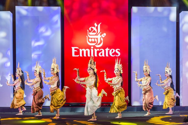 وفد طيران الإمارات في كمبوديا