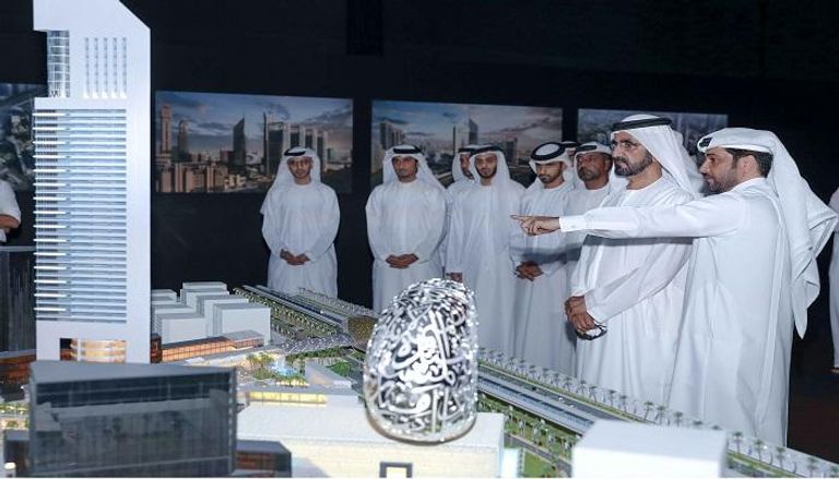 الشيخ محمد بن راشد يتفقد مشروع أبراج الإمارات