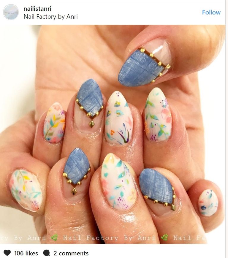 من صيحة بنطلونات الجينز الممزقة إلى أظافر الجينز 