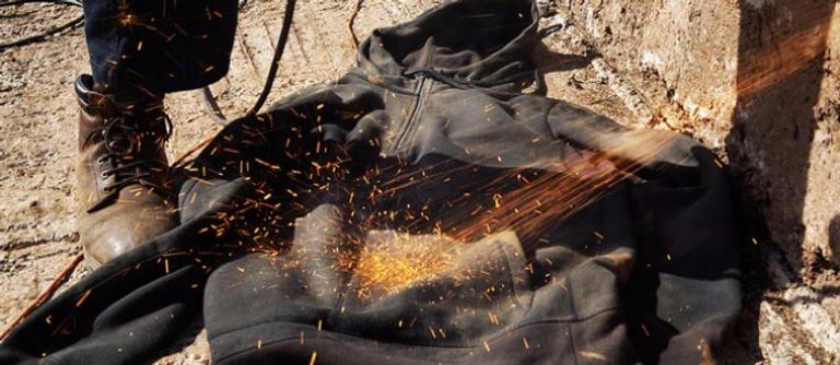 المعطف الأبدي غير قابل للتمزق أو الاحتراق