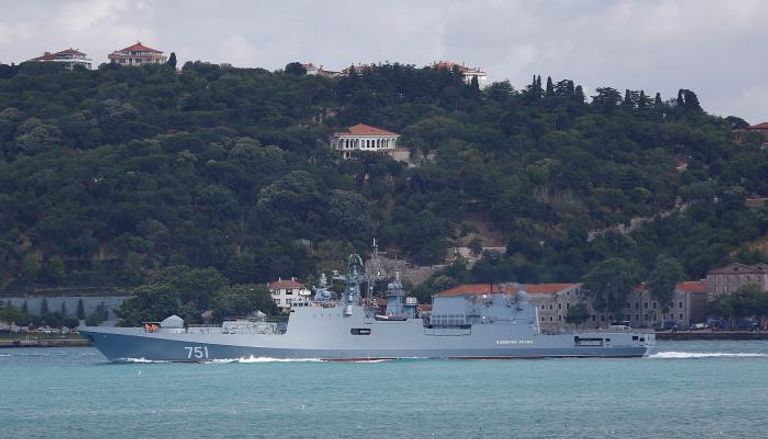 قاذفة بحرية روسية فى البحر الأسود - رويترز