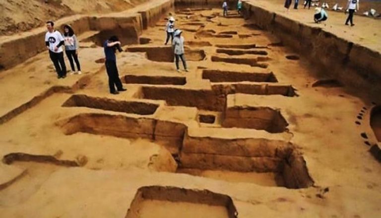 مقبرة من ٥ آلاف عام لرجال عمالقة في الصين
